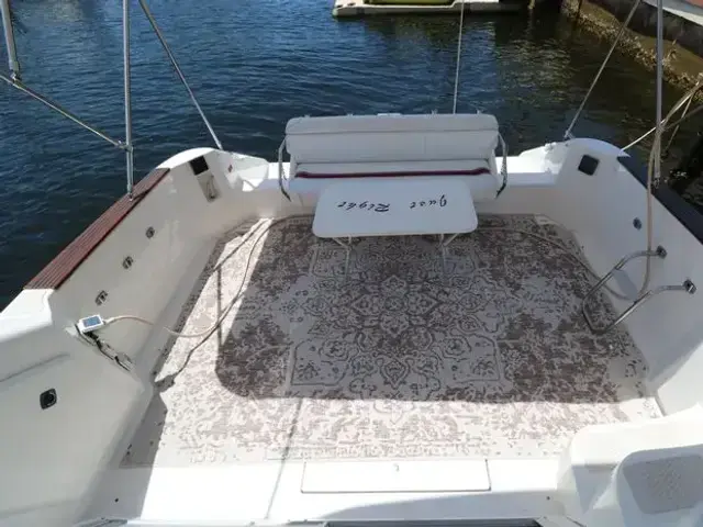 Sea Ray 350 Express Cruiser