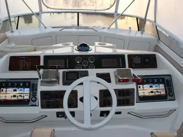 Sea Ray 550 Sedan Bridge