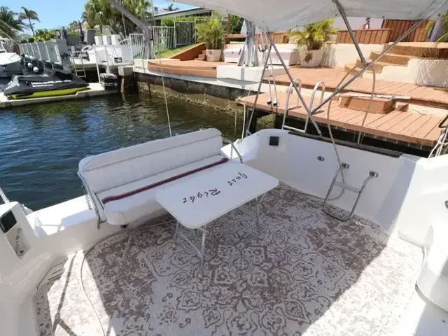 Sea Ray 350 Express Cruiser