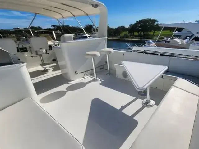 Hatteras 63 Cockpit Motoryacht