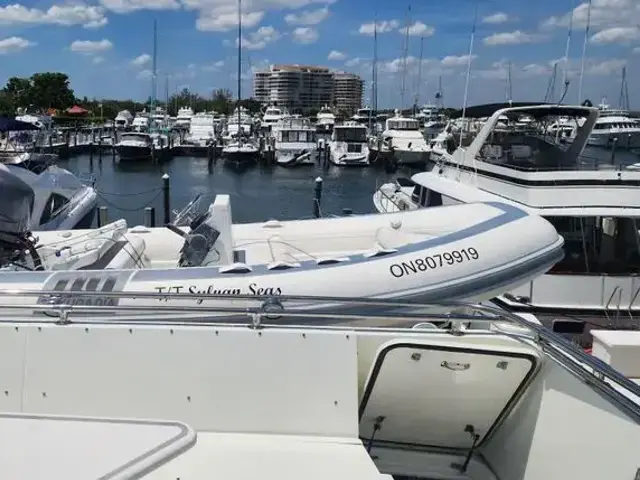 Hatteras 63 Cockpit Motoryacht