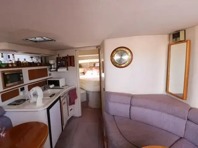 Sea Ray 350 Express Cruiser