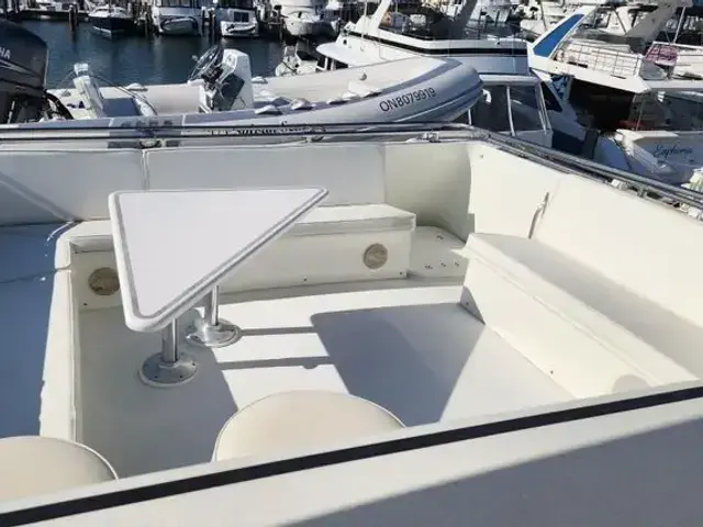 Hatteras 63 Cockpit Motoryacht