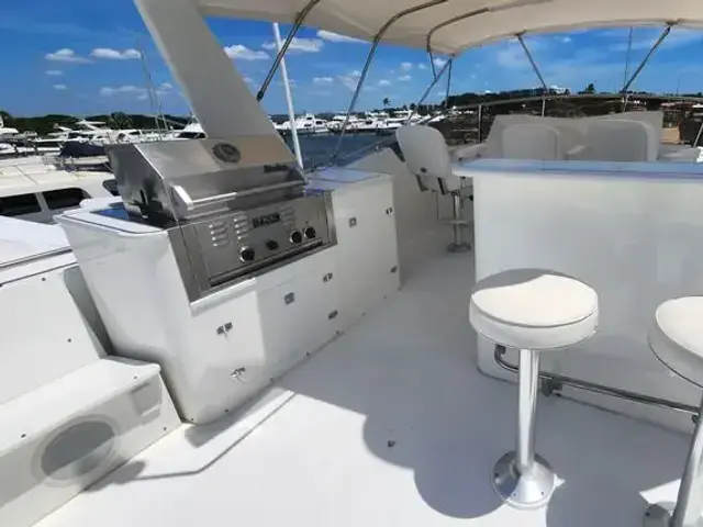 Hatteras 63 Cockpit Motoryacht