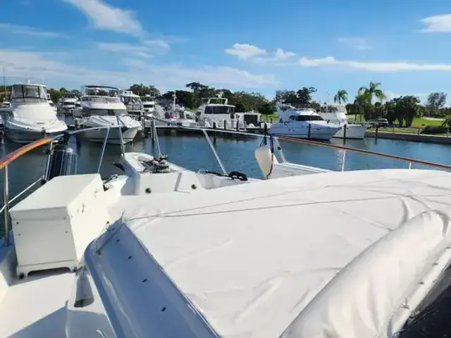 Hatteras 63 Cockpit Motoryacht