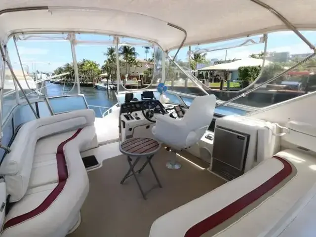 Sea Ray 350 Express Cruiser