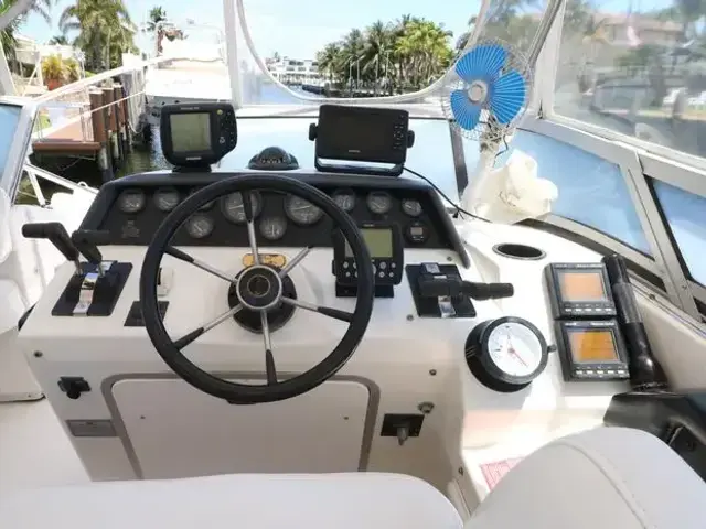 Sea Ray 350 Express Cruiser