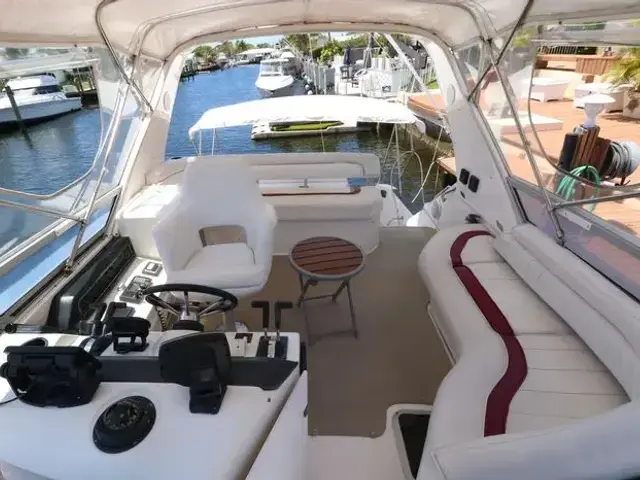 Sea Ray 350 Express Cruiser