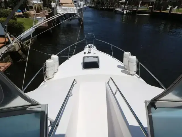 Sea Ray 350 Express Cruiser