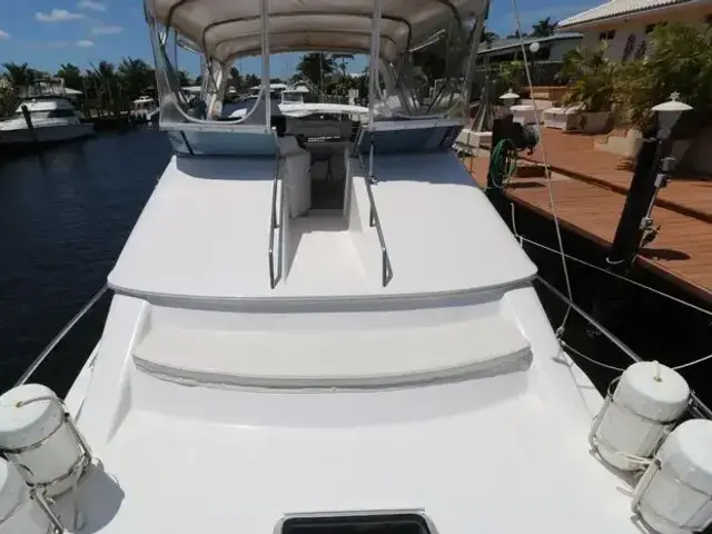 Sea Ray 350 Express Cruiser