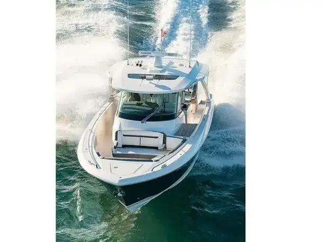 Tiara Yachts 38 Ls