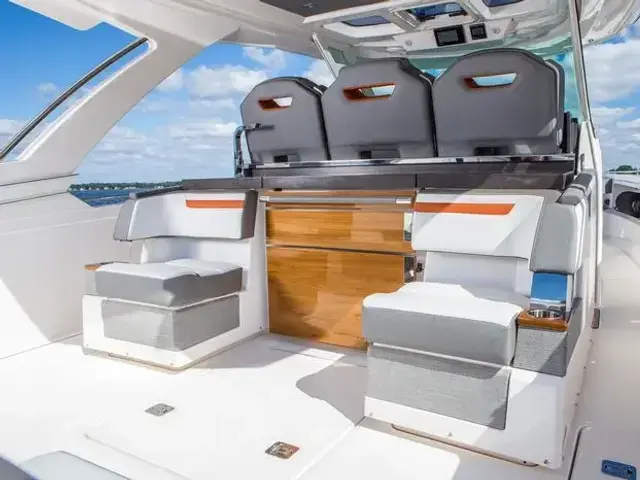 Tiara Yachts 38 Ls