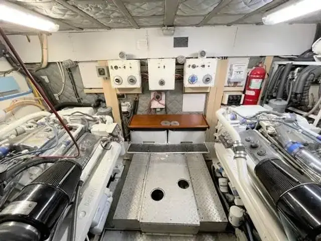 Viking 70 Cockpit Motor Yacht