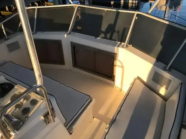 Hatteras 37 Convertible