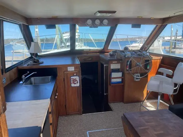 1977 Hatteras 37 convertible