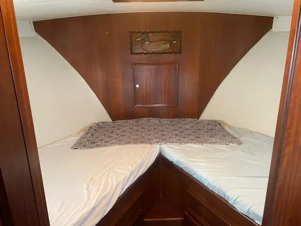 1977 Hatteras 37 convertible