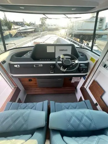 2023 Axopar 28 cabin