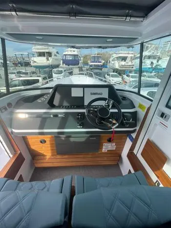 2023 Axopar 28 cabin