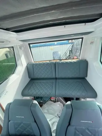 2023 Axopar 28 cabin