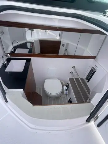 2023 Axopar 28 cabin