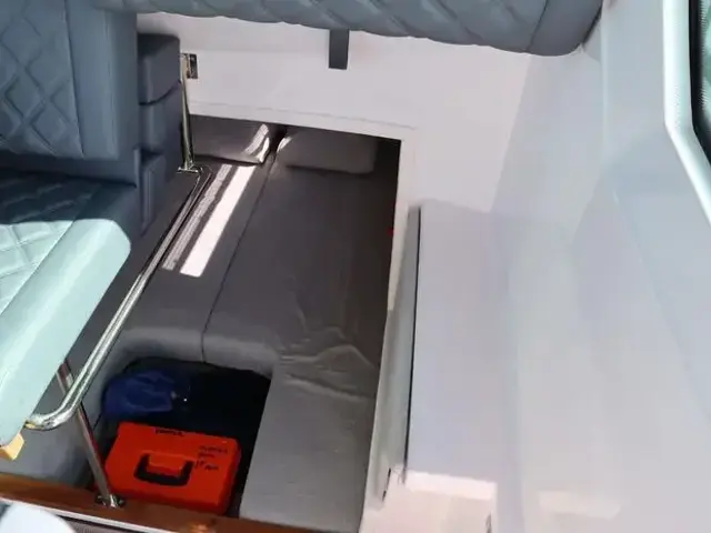 Axopar 28 Cabin