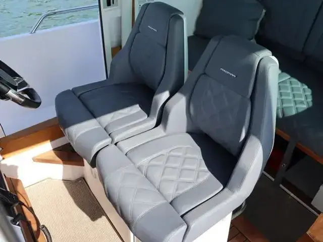 Axopar 28 Cabin