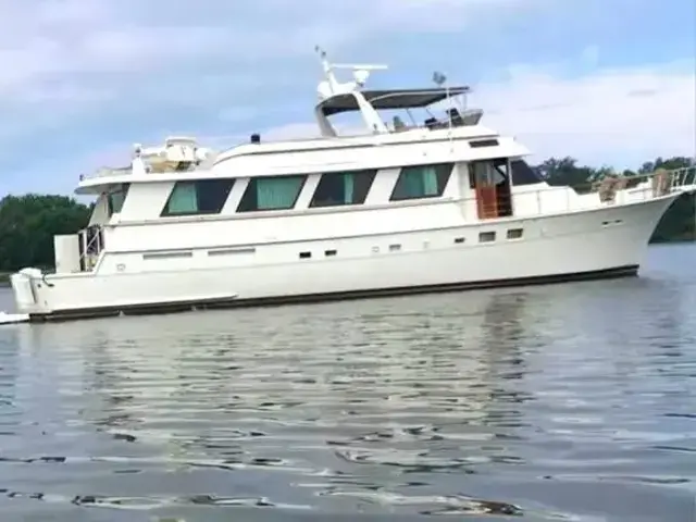 Hatteras 72 Cockpit Motoryacht