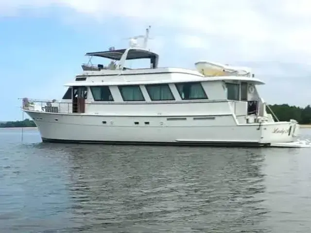 Hatteras 72 Cockpit Motoryacht