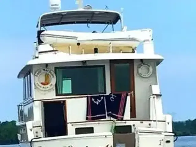 Hatteras 72 Cockpit Motoryacht