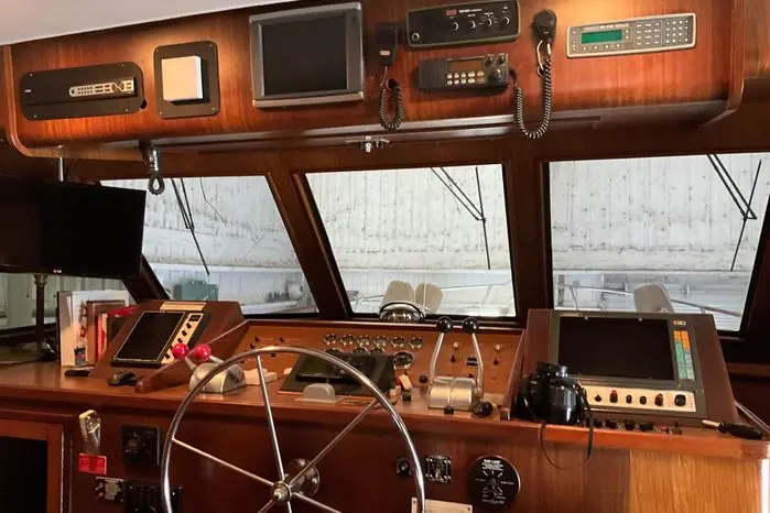 1985 Hatteras 72 cockpit motoryacht