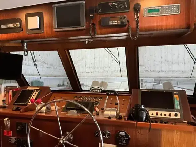 Hatteras 72 Cockpit Motoryacht