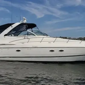 2003 Cruisers Yachts 4370 Express