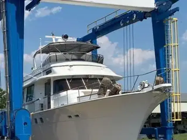 Hatteras 72 Cockpit Motoryacht