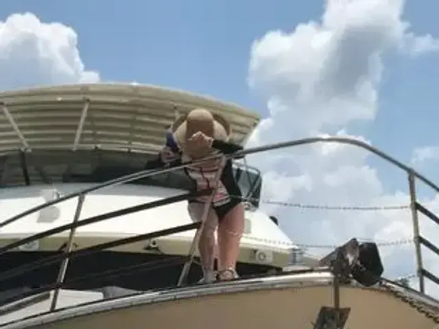 Hatteras 72 Cockpit Motoryacht