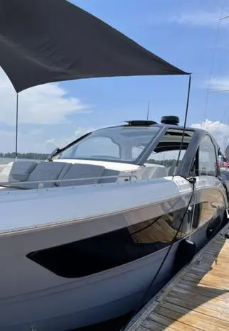 2022 Sea Ray 370 sundancer