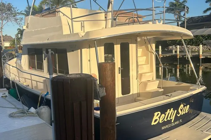 2006 Mainship 34 trawler