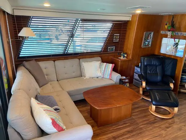 1990 Viking extended aft deck motor yacht