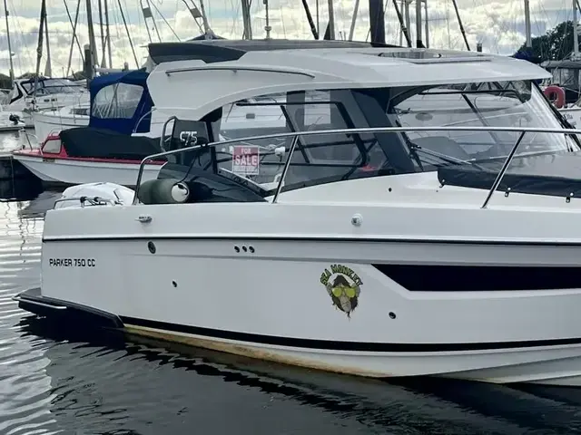 Parker 750 Cabin Cruiser