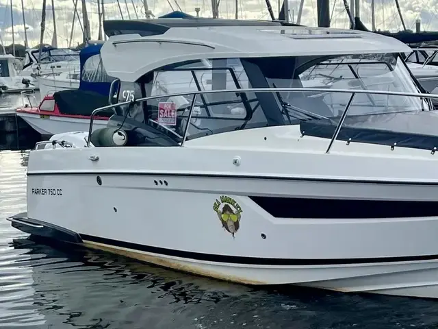 Parker 750 Cabin Cruiser