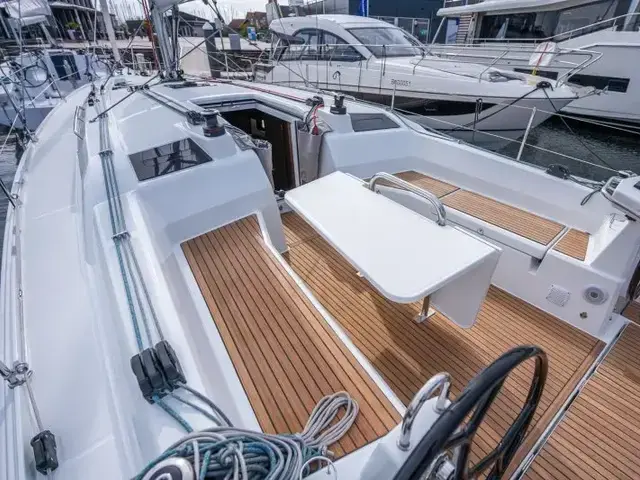 Beneteau Oceanis 37.1