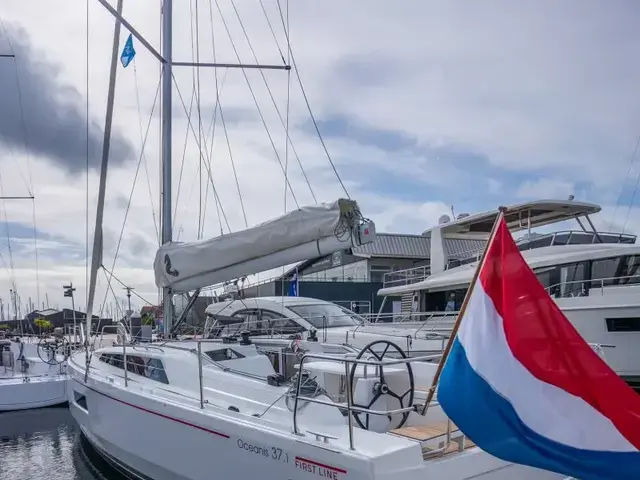 Beneteau Oceanis 37.1