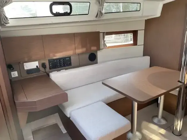 Beneteau Oceanis 38.1