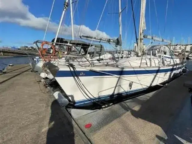 Hallberg-Rassy 37