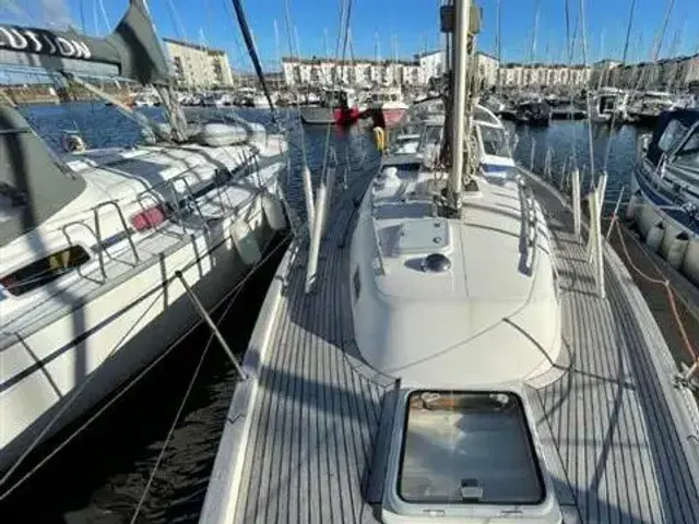 Hallberg-Rassy 37