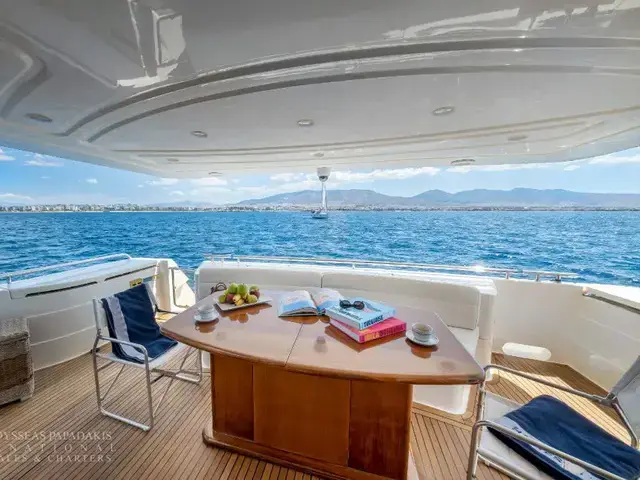 Ferretti Yachts 760