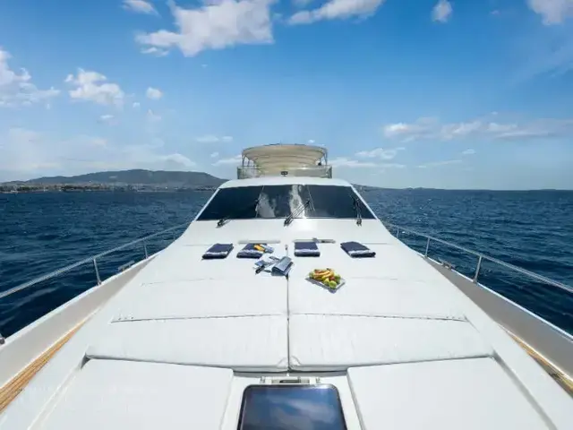 Ferretti Yachts 760