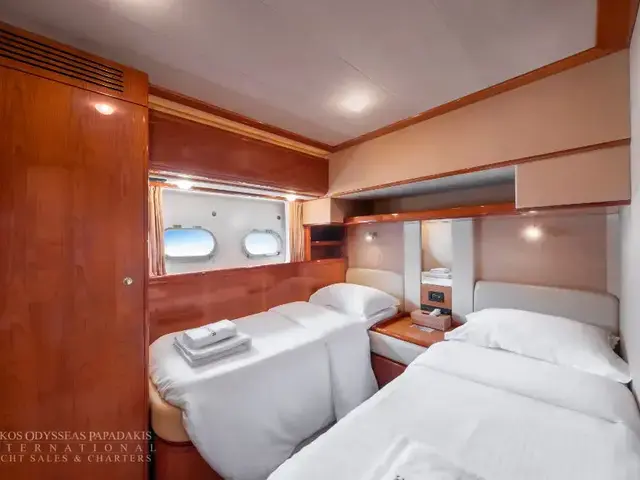 Ferretti Yachts 760