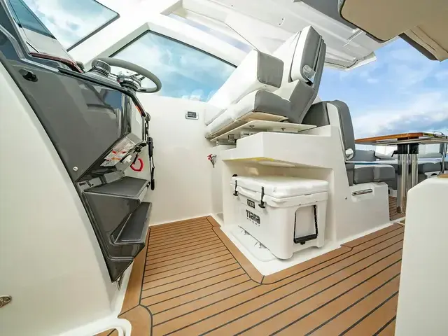 Tiara 34 LX