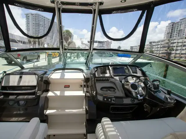 Monterey 320 Sport Yacht