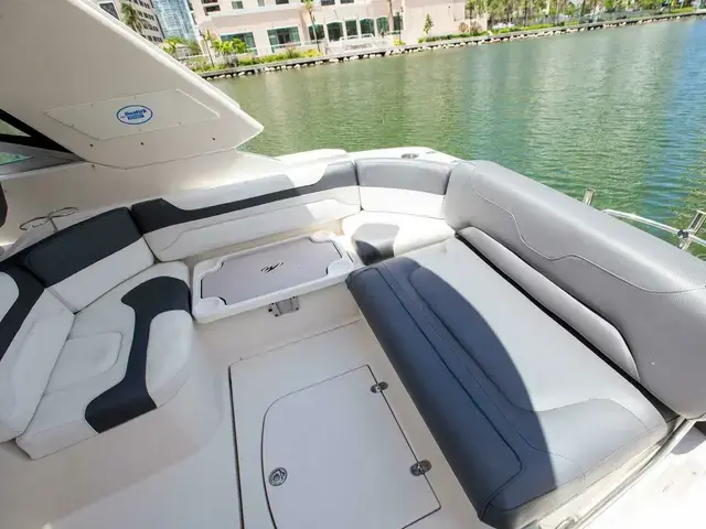 Monterey 320 Sport Yacht